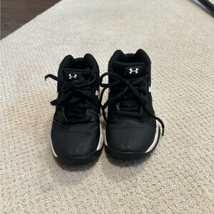 Under armour boy shoes size 11